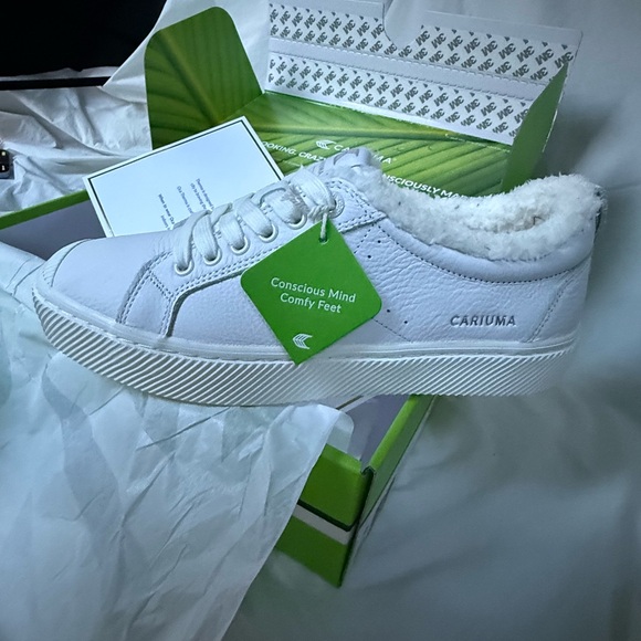 Cariuma Shoes - Cariuma OCA Therma Low White premium leather Sneakers Classic Style